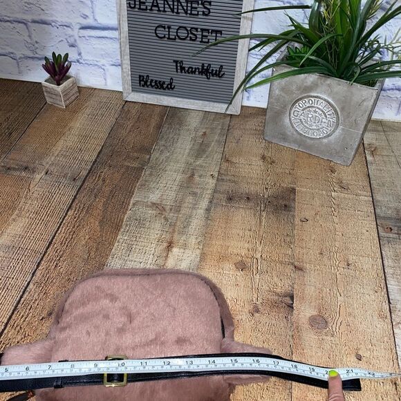 Natural life dusty rose fuzzy Fanny pack - Picture 10 of 13